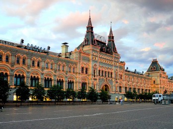 Tour por el centro de Moscú. GUM, construido por la cooperatriva de los mercaderes  