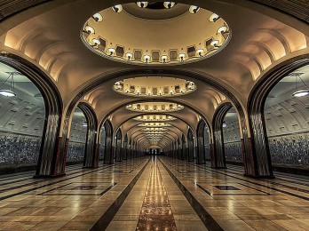 Visita guiada del metro de Moscú explica en español todas las curiosidades. Estación Mayakovskaya 
