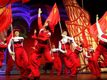 Socialismo en la escena. Baile del Show folclórico Kostromá en Moscú